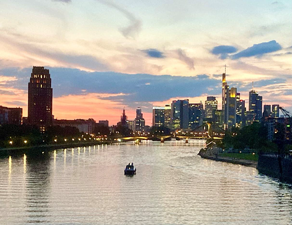 mainhatten-gold-leuchtet-am-horizont